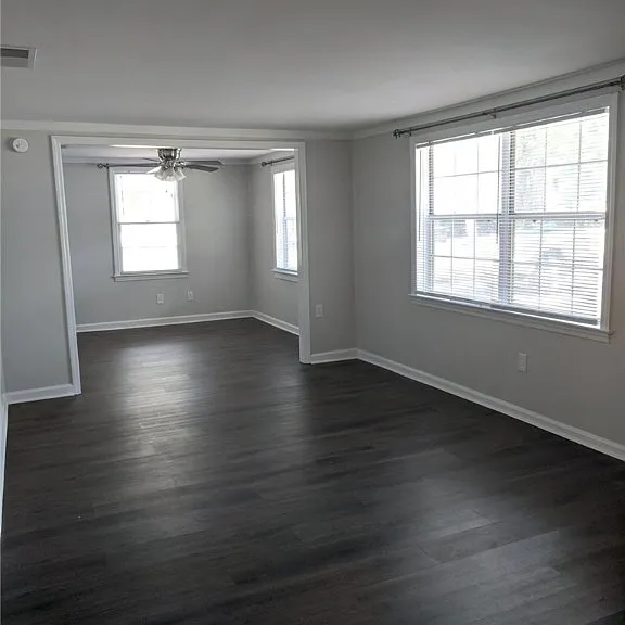 315 E Collins St — Photo 2