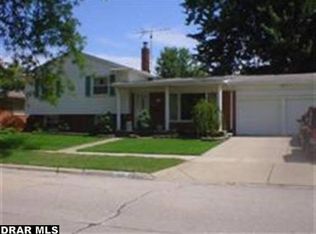 1549 Boxford Rd, Trenton, MI 48183