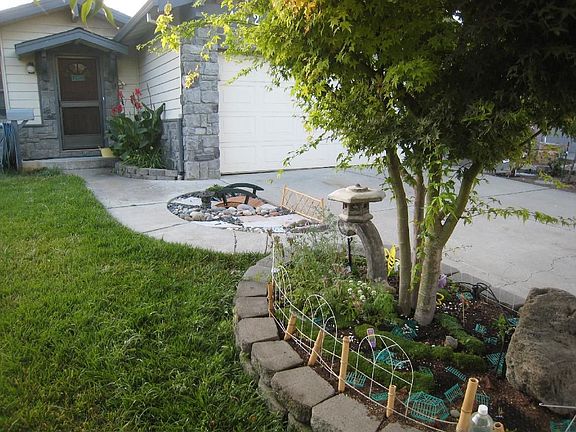 FRONT WALKWAY