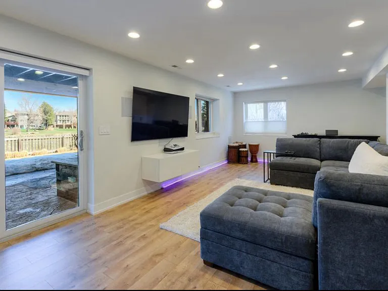 2439 Norwood Ave — Photo 25