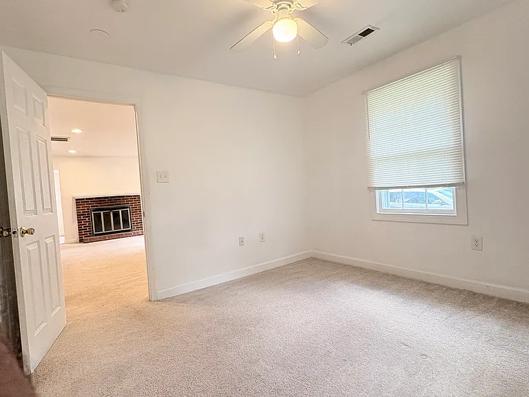 19223 Liberty Heights Ln — Photo 10
