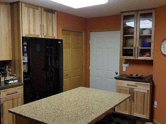 3rd image of 591 Lake View Dr
