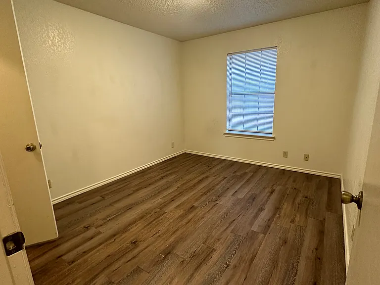 924 W Chestnut St #6 — Photo 8