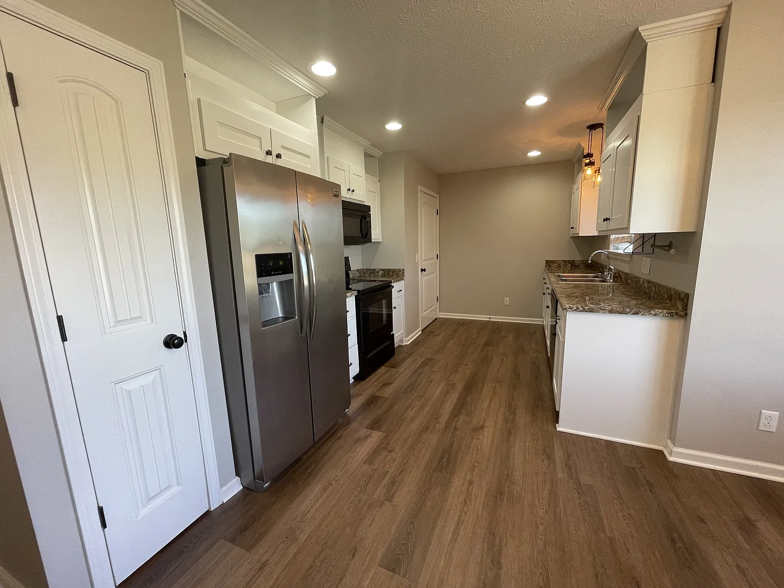 3 bed, 1231 sqft, $1,950 — Photo 4