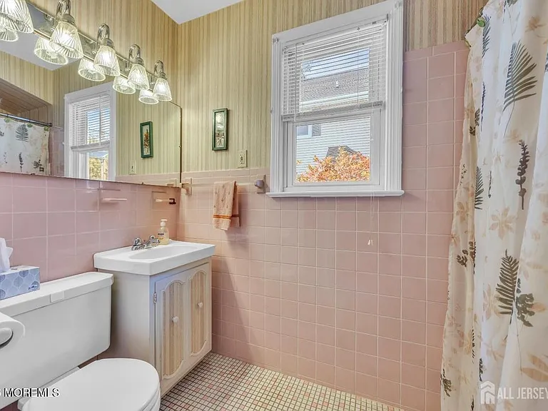 143 Safran Ave — Photo 4