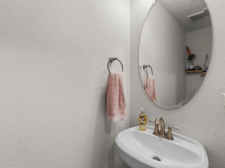 671 Farmstead Dr — Photo 12