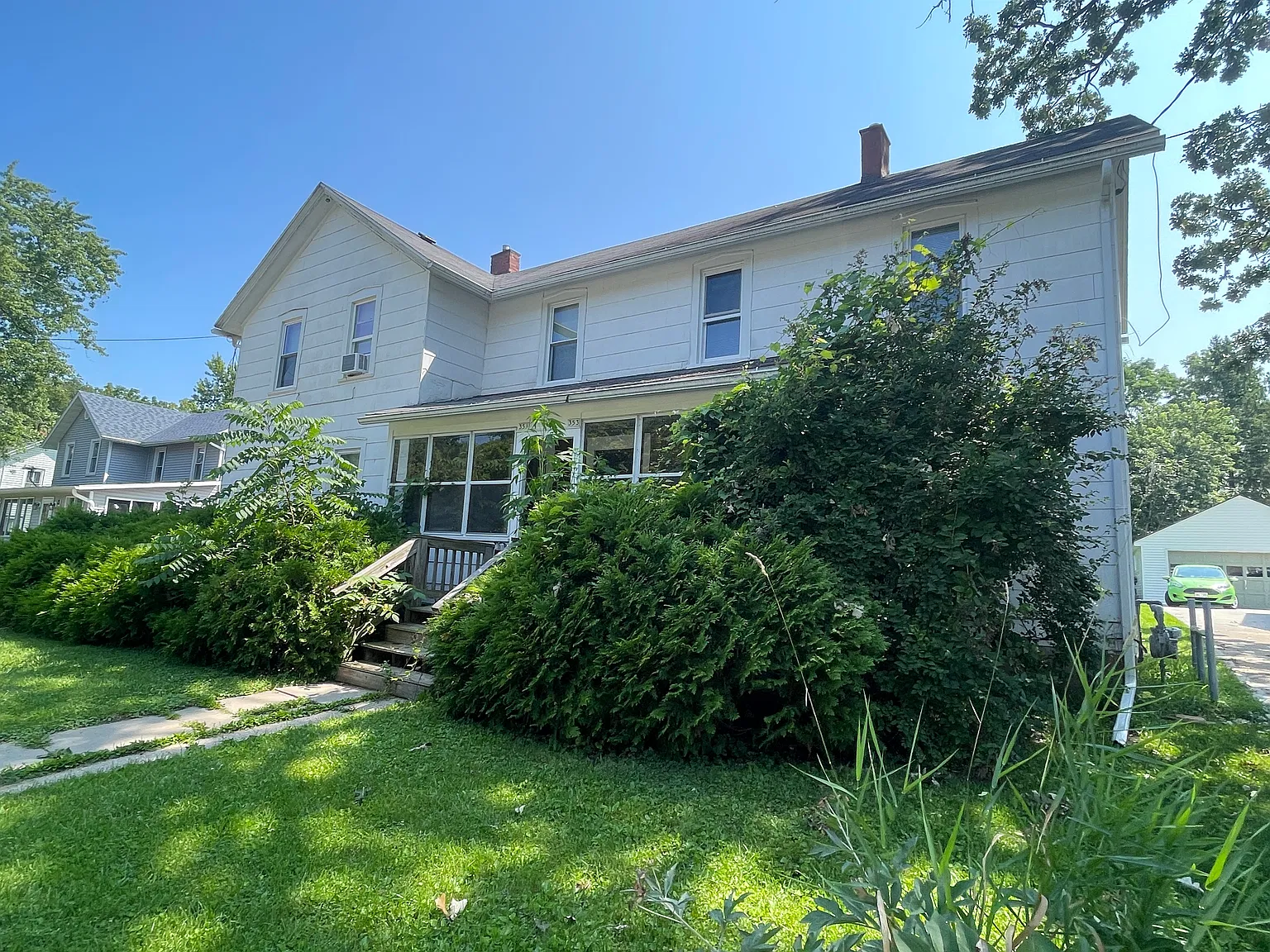 3 bed, 1000 sqft, $1,700 — Photo 1