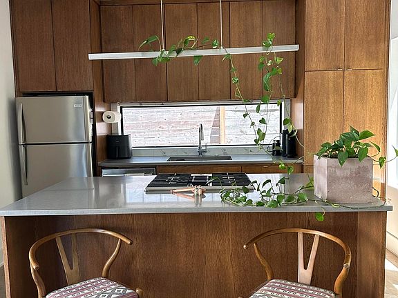 Tons of storage in the kitchen with high-end Bosch appliances