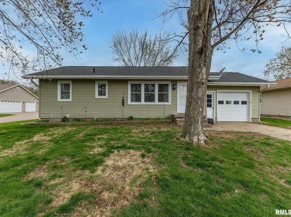 1508 3rd St, Camanche, IA 52730