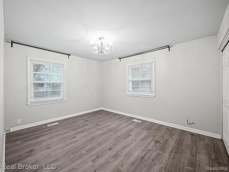 1909 Marie Cir — Photo 15