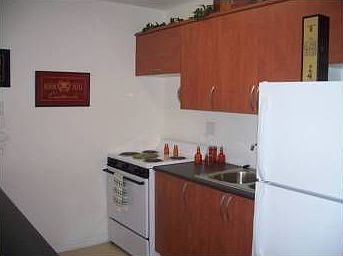 3rd image of 6065 Legends Villa Dr