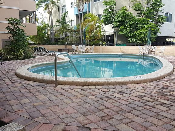 4th image of 3527 NE 168th St APT 206