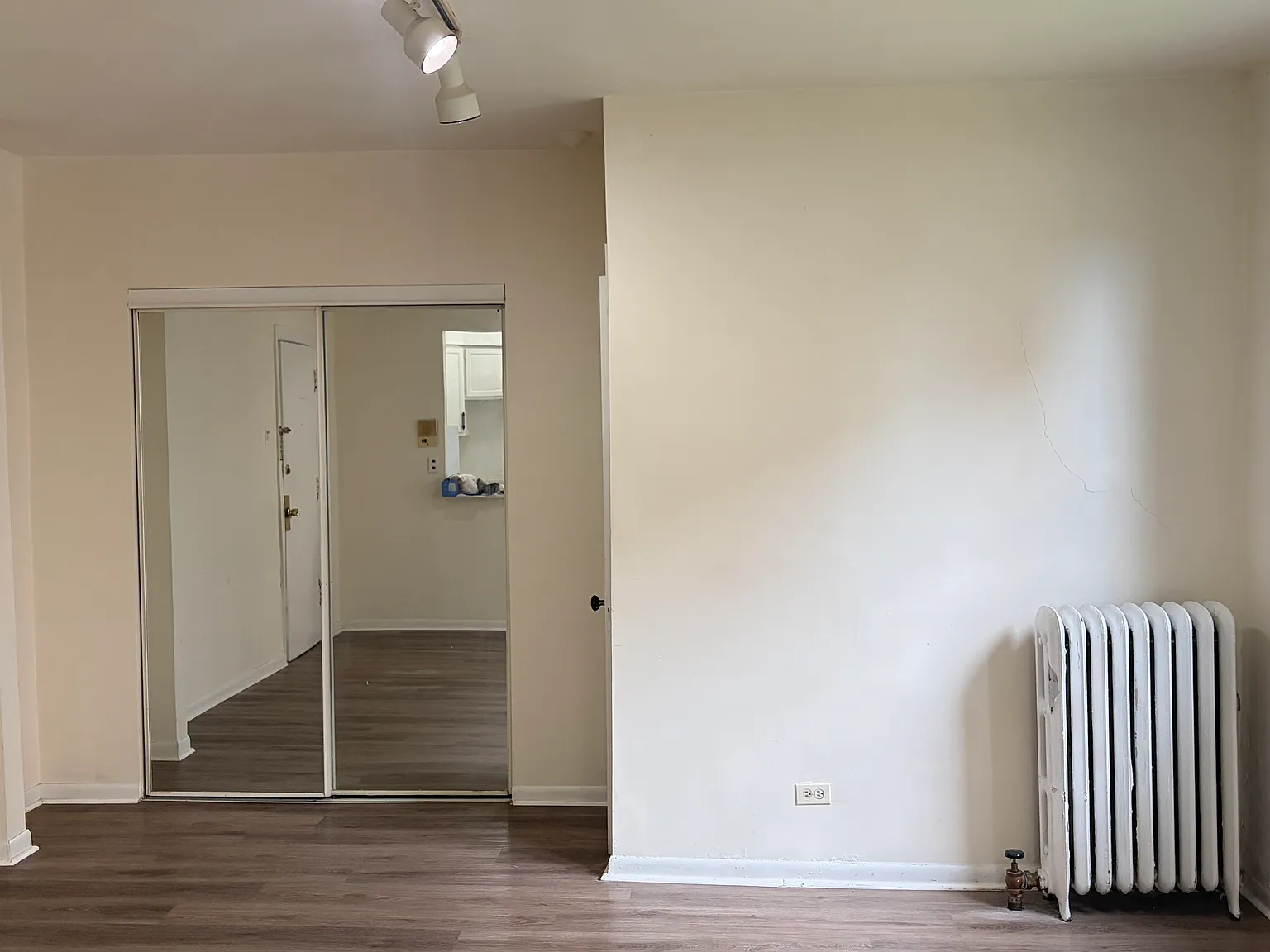 644 W Wrightwood — Photo 4