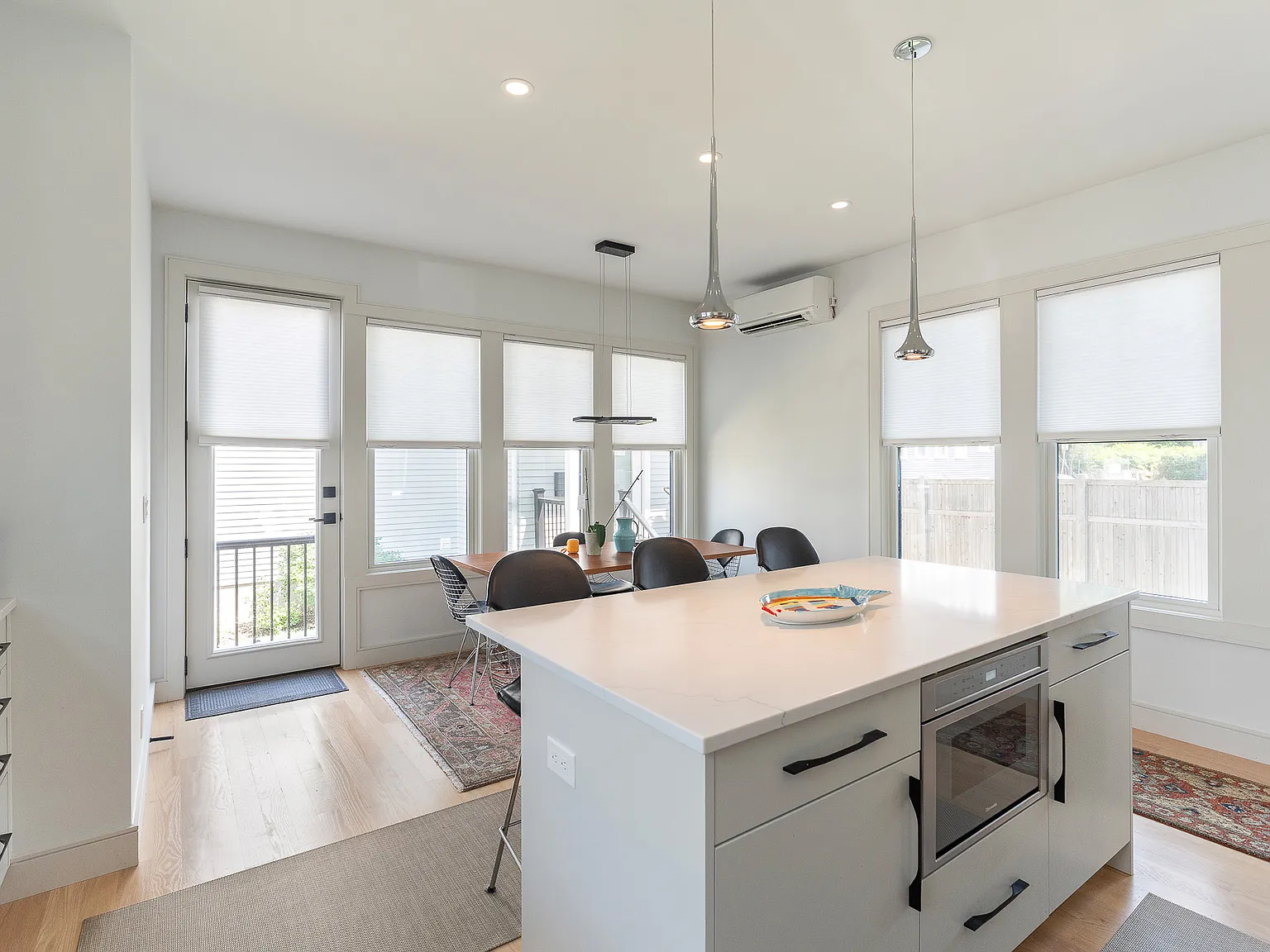 3 bed, 3.5 bath, 2053 sqft, $6,500 — Photo 4