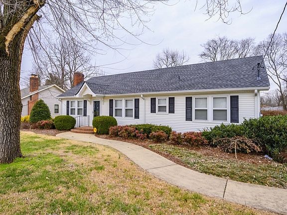 3rd image of 708 Kingwood Dr