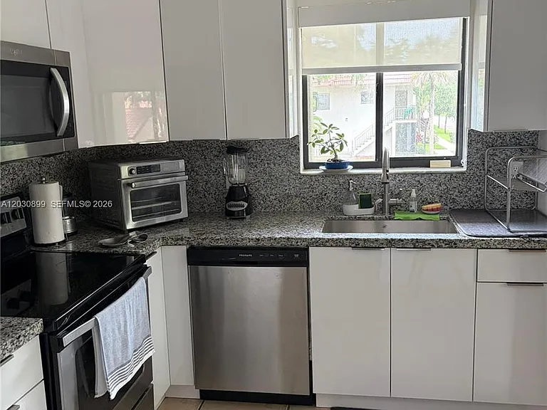 16184 Laurel Dr #204 — Photo 11