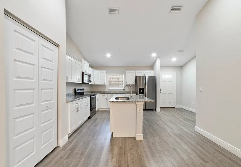 9093 N Peachtree Way — Photo 3