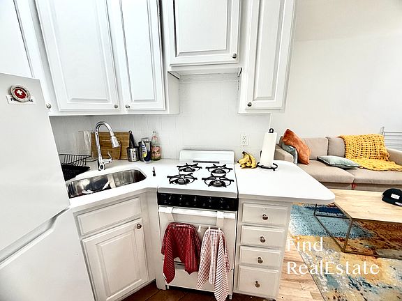 3rd image of 338 W 77th St APT 4B