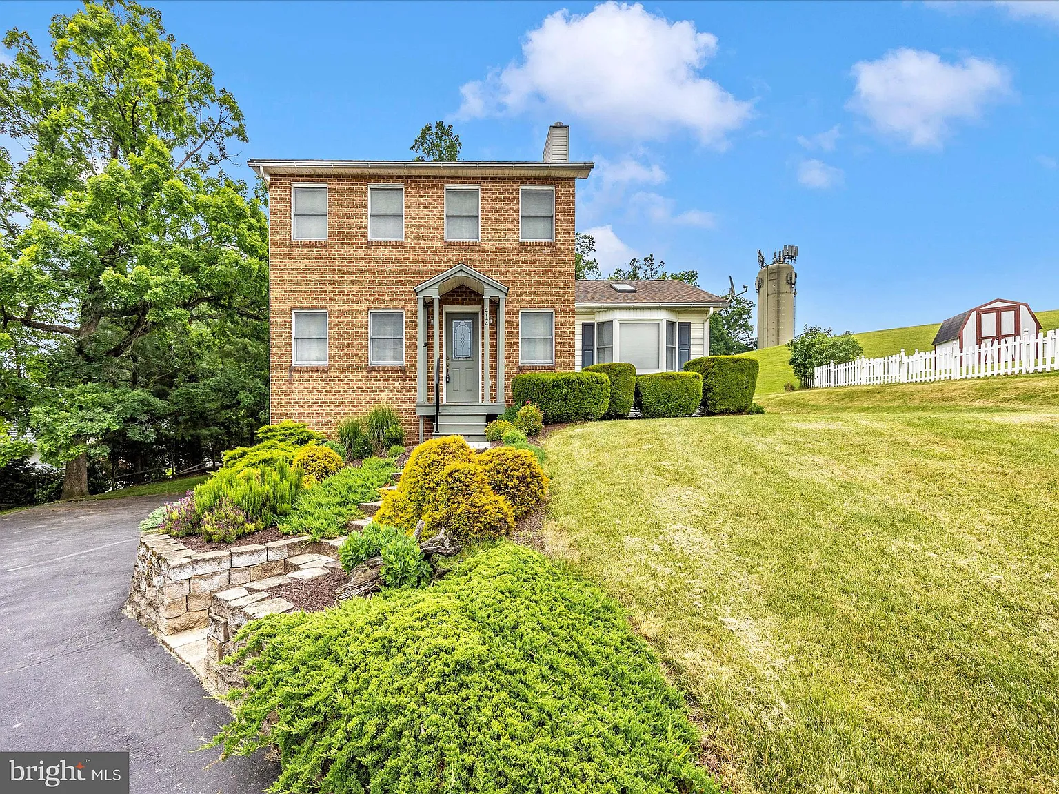 414 Sunny Dr photo 1
