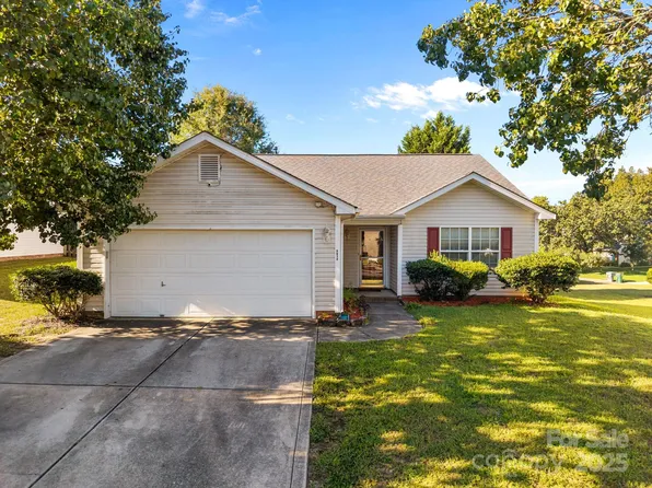 3012 Longspur Dr, Matthews, NC 28105