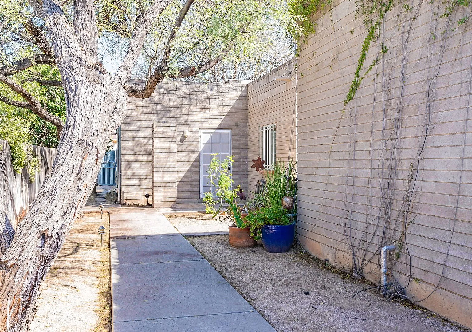 1735 E. 8th St. — Photo 3