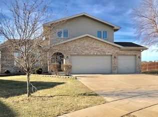 707 Overlook Ct, Minooka, IL 60447