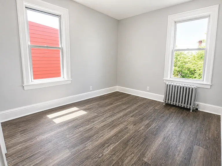 381 Leslie St #2C — Photo 7