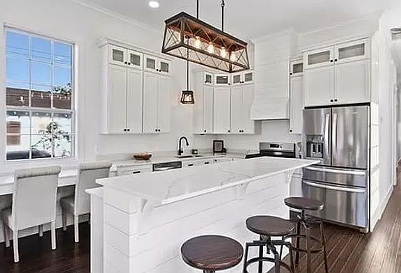 4th image of 2700 Oreilly St