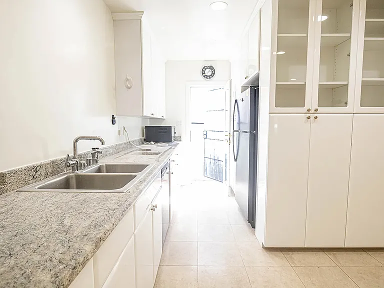 2024 Navy St — Photo 17