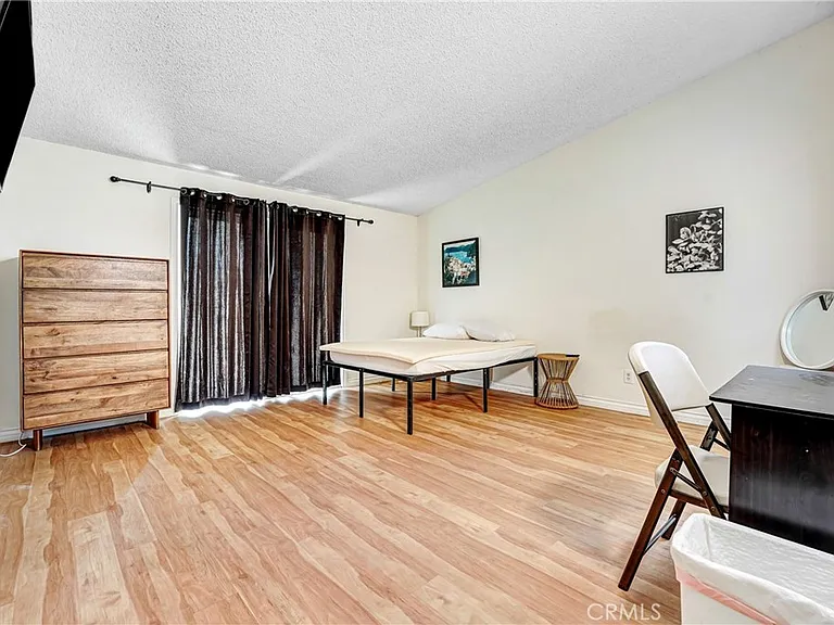 22450 Collins St — Photo 32