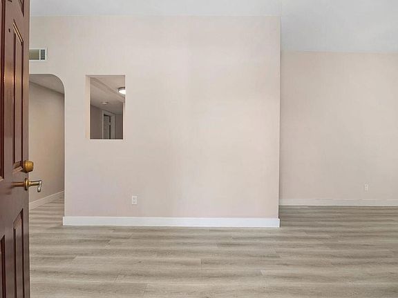5th image of 44239 Venice Ct