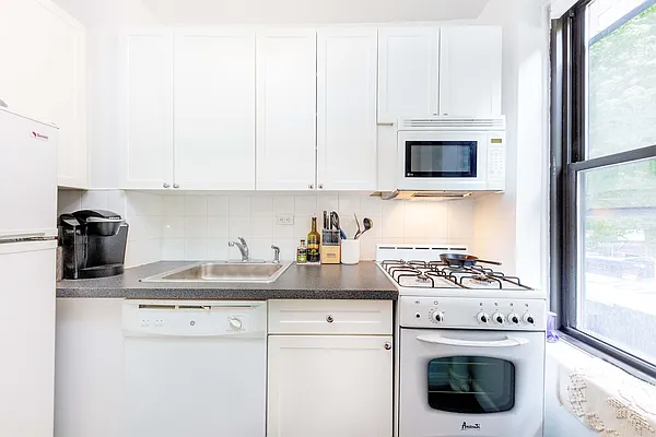 Rented by Douglas Elliman | media 7