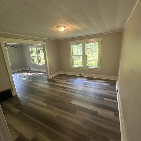 164 N Park St — Photo 6