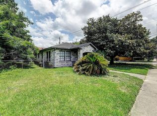 1002 Lawrence St, Houston, TX 77008