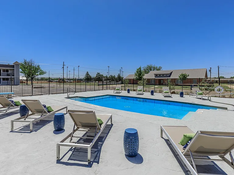 Oak Creek Apartments — Photo 7