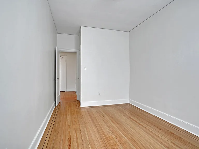 1530 W 13th Ave — Photo 17