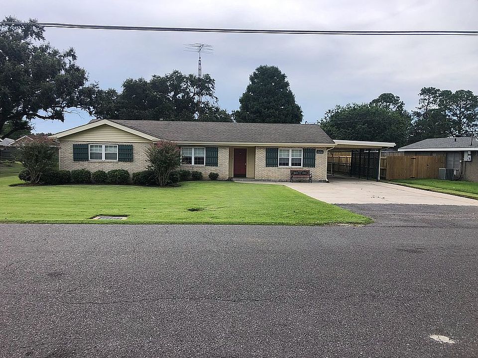 1st image of 400 Camellia Dr