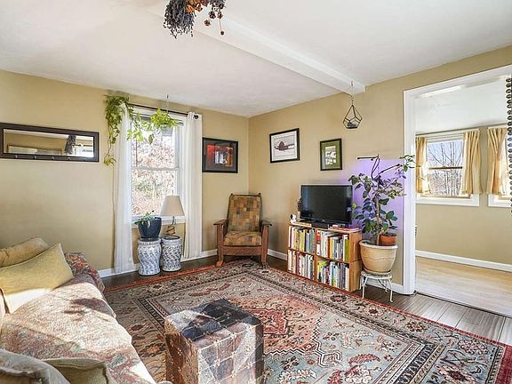 3rd image of 26 Thrasher Ave