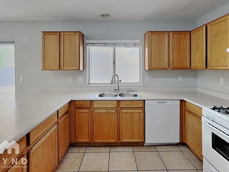 695 Emerald City Ave — Photo 6