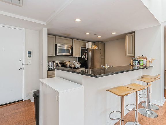 5th image of 149 Essex St APT 6M