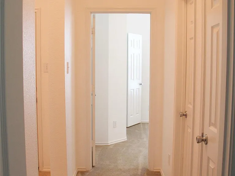 2711 Cally Ct — Photo 10