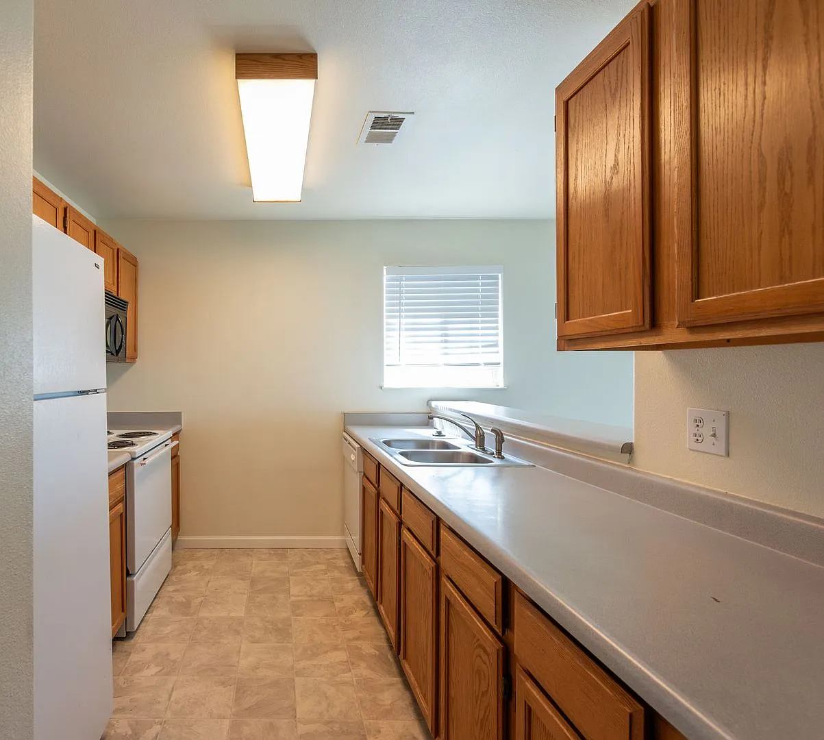 Highline Pointe Apts. — Photo 3