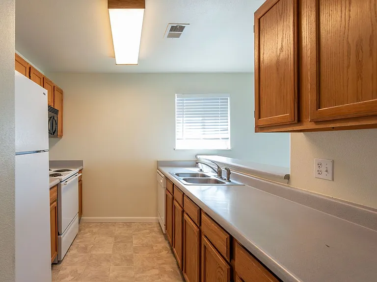 Highline Pointe Apts. — Photo 1
