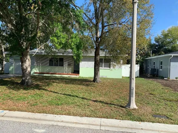 362 Foster Ln, Belleair, FL 33756