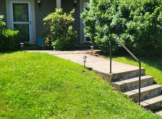 31 Overlook Dr, South Burlington, VT 05403