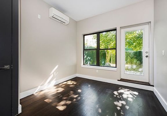 5th image of 441 Franklin Ave #1