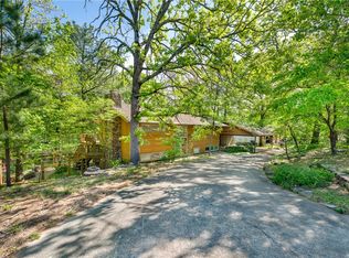 1000 E Oaks Manor Dr, Fayetteville, AR 72703