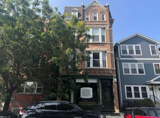 1530 W Superior St #2F, Chicago, IL 60642