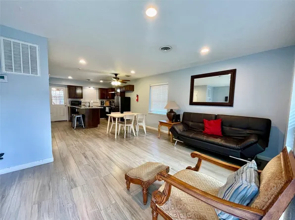 9775 Pine Lake Dr APT 14, Houston, TX 77055