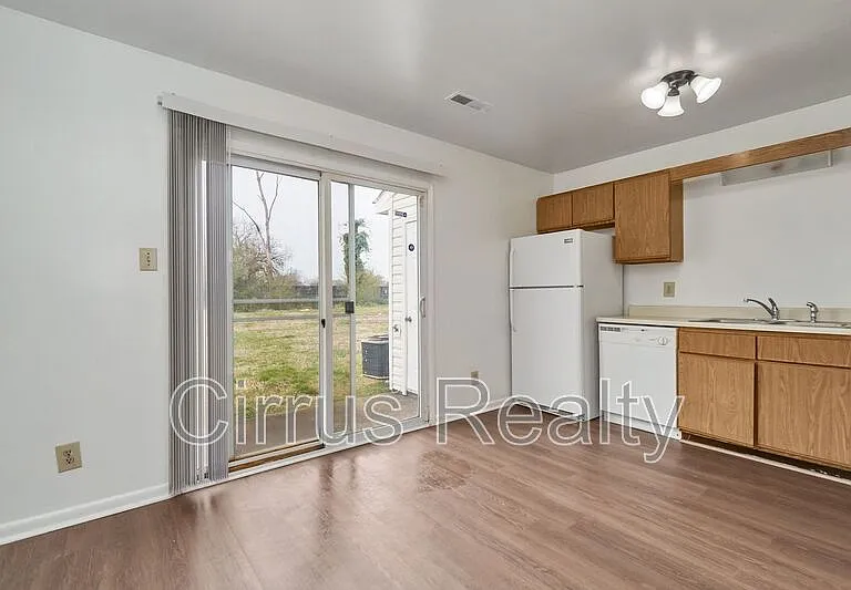2756 Peach St — Photo 9